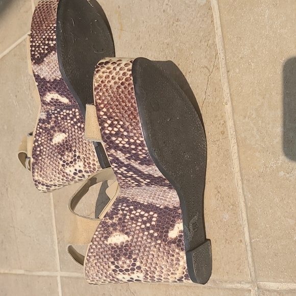 BCBG suede snake heels - Picture 7 of 9